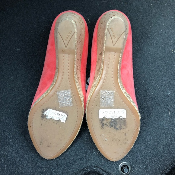 LIKE NEW Prada peep toe wedges size 39. - Picture 4 of 4
